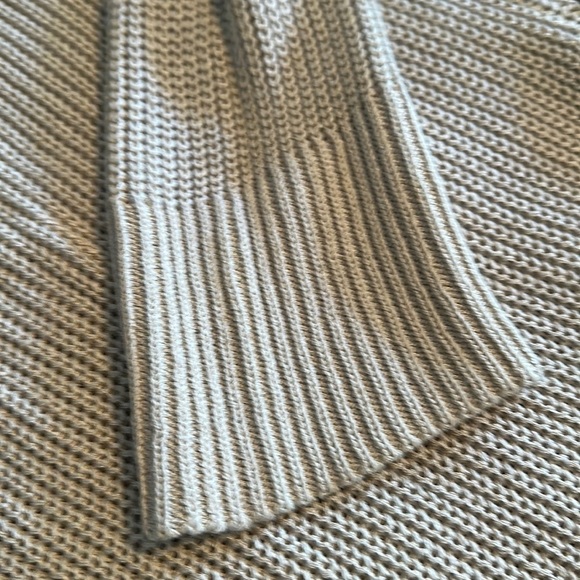 DONNA Karan Essentials champagne sweater that hugs your body ever so slightly L - Picture 6 of 11